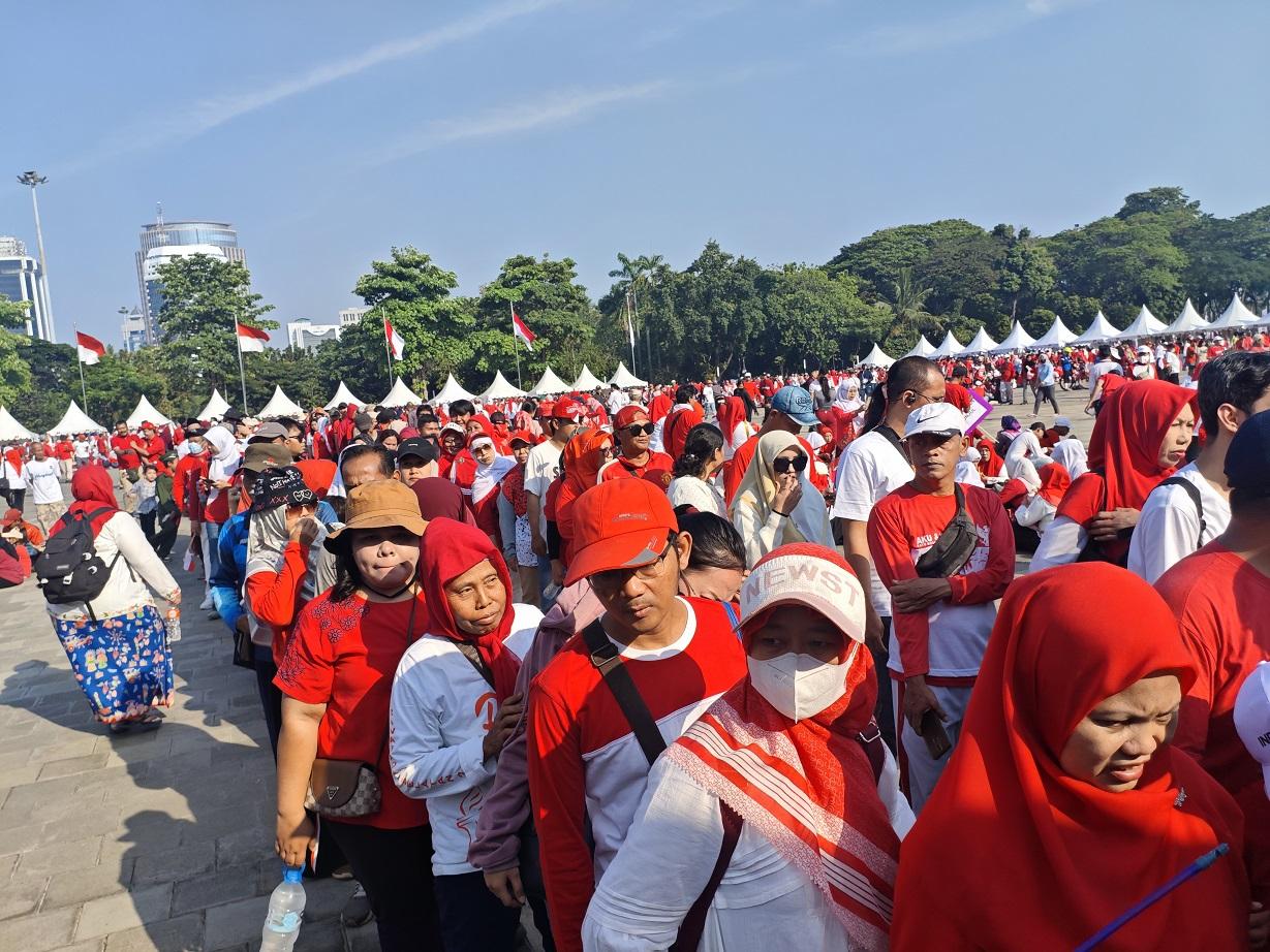 Warga Nikmati Makan Gratis di Monas dari Ratusan UMKM: Hormat Buat Pak Prabowo!