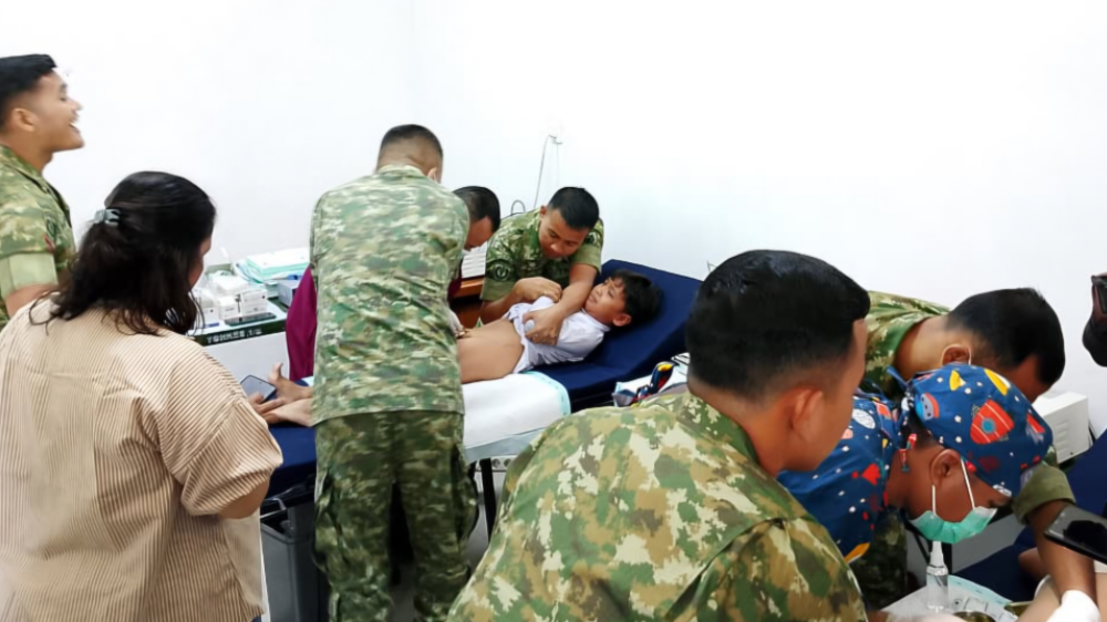 Peduli Kesehatan Masyarakat, Yonkes 1 Kostrad Gelar USG dan Khitanan Massal Gratis
