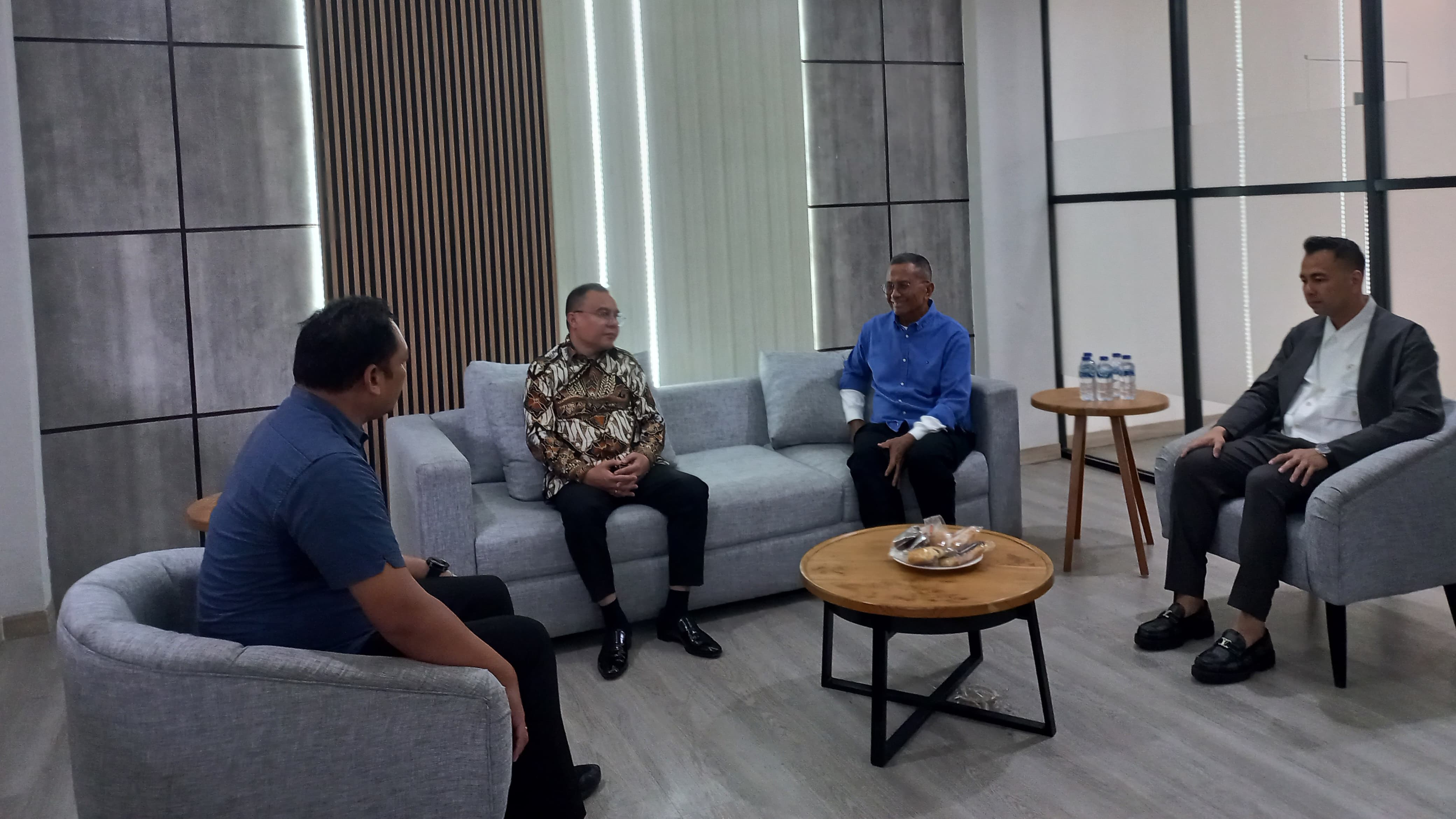 Dasco dan Raffi Ahmad Kunjungi Kantor Disway, Dahlan Iskan Sambut Hangat