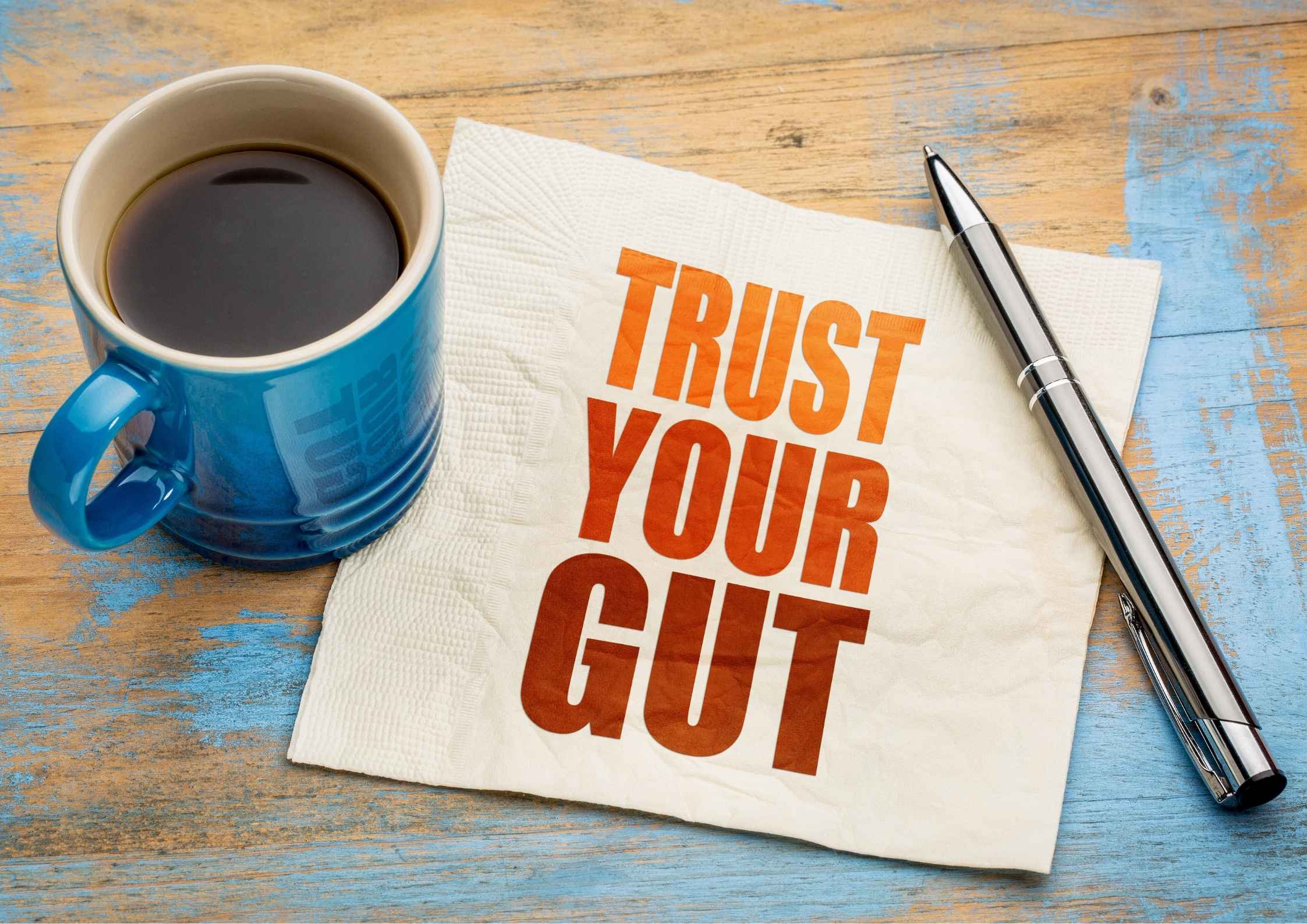 Cara Membedakan Gut Feeling dan Rasa Takut: Mana yang Harus Kamu Ikuti?