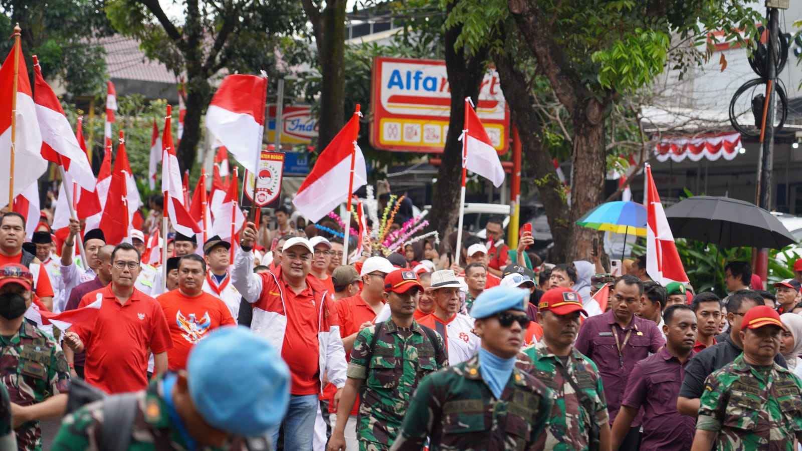 Meriah! Ribuan Warga Bogor Ikut Kirab Merah Putih & Nikmati 11.111 Porsi Kuliner Gratis
