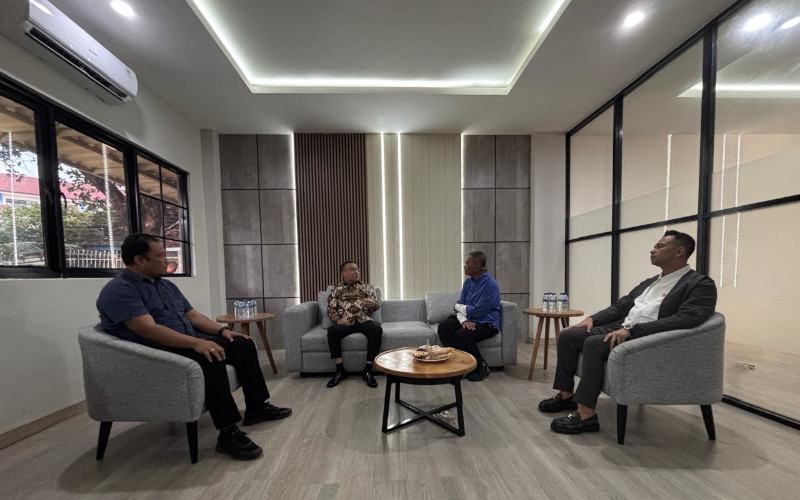 Di Depan Dahlan Iskan, Dasco Berseloroh Soal Progam MBG: Lancar-lancar Aja Justru Aneh
