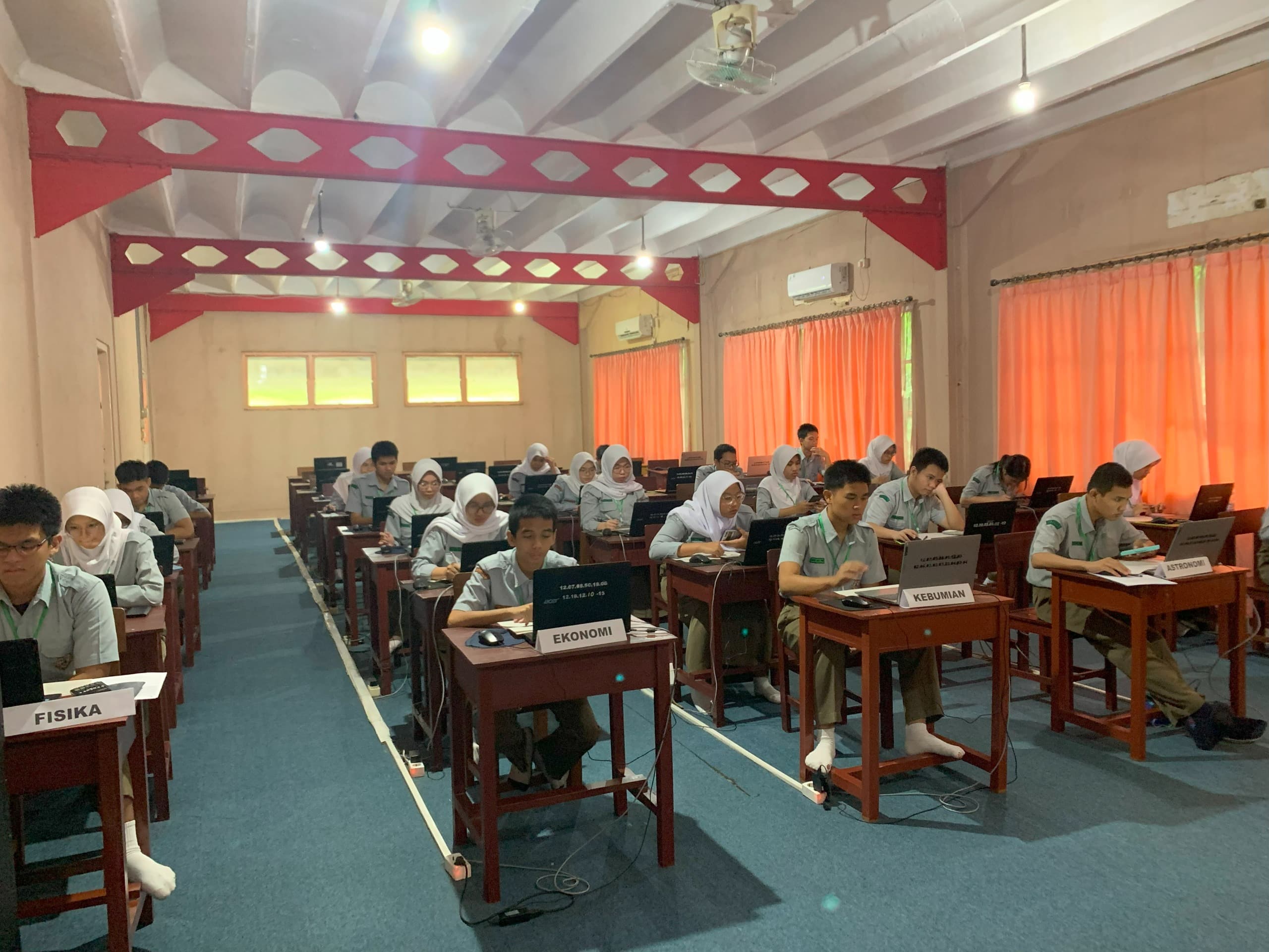 Jawa Barat Tunjukkan Taring! 963 Pelajar Lolos OSN-P dari 19.217 Peserta