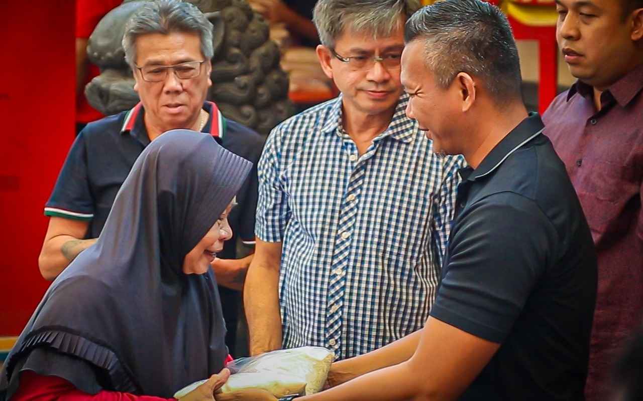 Vihara Dhanagun Bagikan 60 Ton Beras di Hari Ullambana 2025