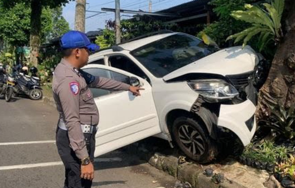 Kecelakaan Tunggal Mobil di Jalan Dadali Bogor, Pengemudi Diduga Mengalami Microsleep