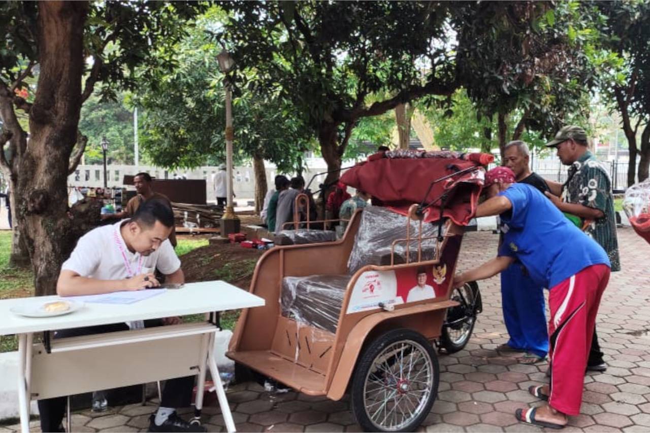 Bupati Bogor Pastikan Ratusan Becak Listrik Bantuan Presiden Tepat Sasaran