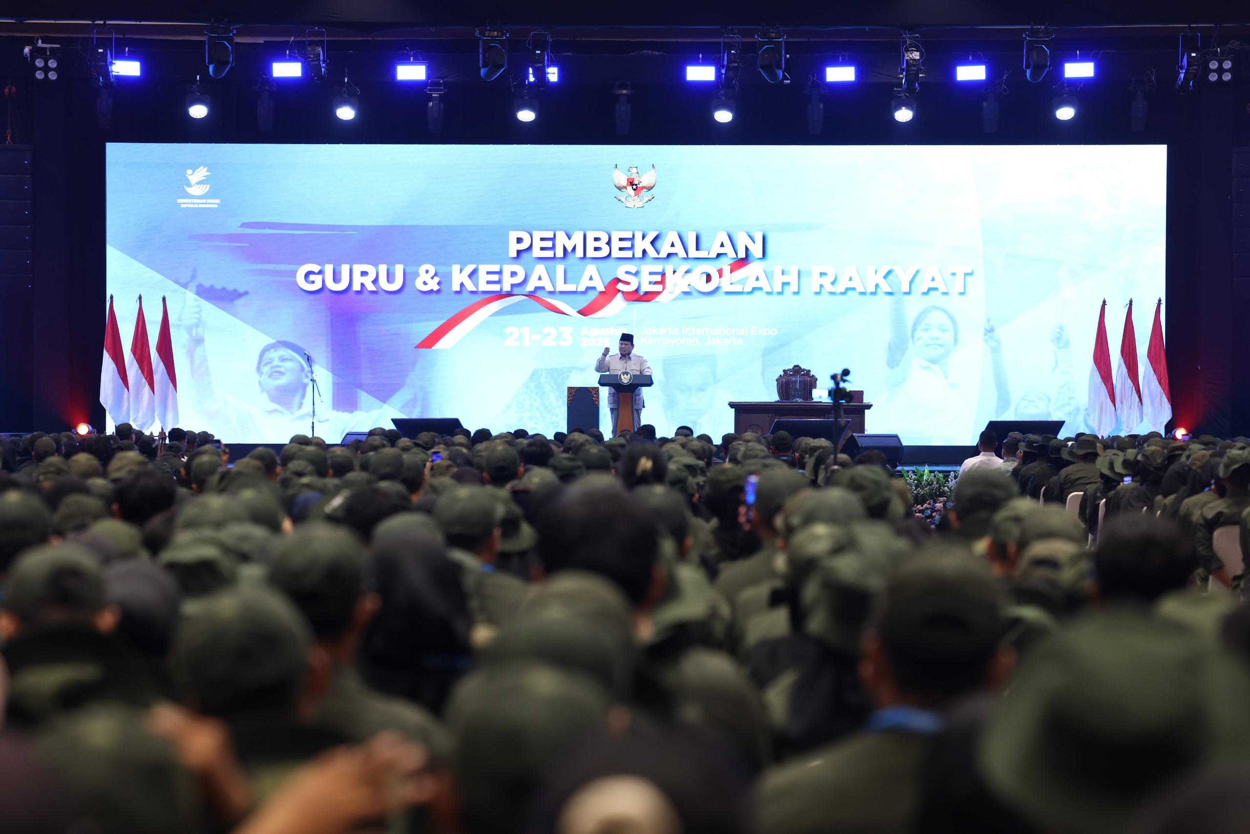 Prabowo ke Guru Sekolah Rakyat: Siapkan Generasi untuk Putus Kemiskinan