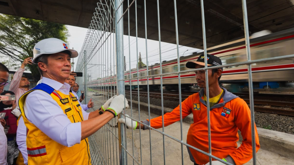 Cegah Kecelakaan di Perlintasan Rel, Pemkot Bogor Pasang Pagar Pengaman di Jalan Sholeh Iskandar