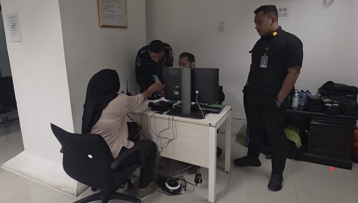 Imigrasi Soekarno-Hatta Bersama Bareskrim Polri Gagalkan Keberangkatan 98 PMI ke Negara Konflik