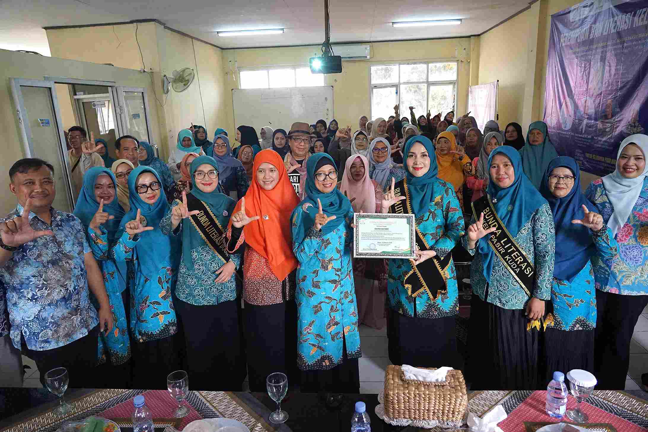Bunda Literasi Kota Bogor, Yantie Rachim: Saatnya Kembalikan Budaya Baca dari Medsos ke Buku