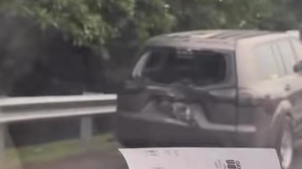 Pajero Sport Tabrak Pembatas Tol Jagorawi, Diduga Sopir Mengantuk