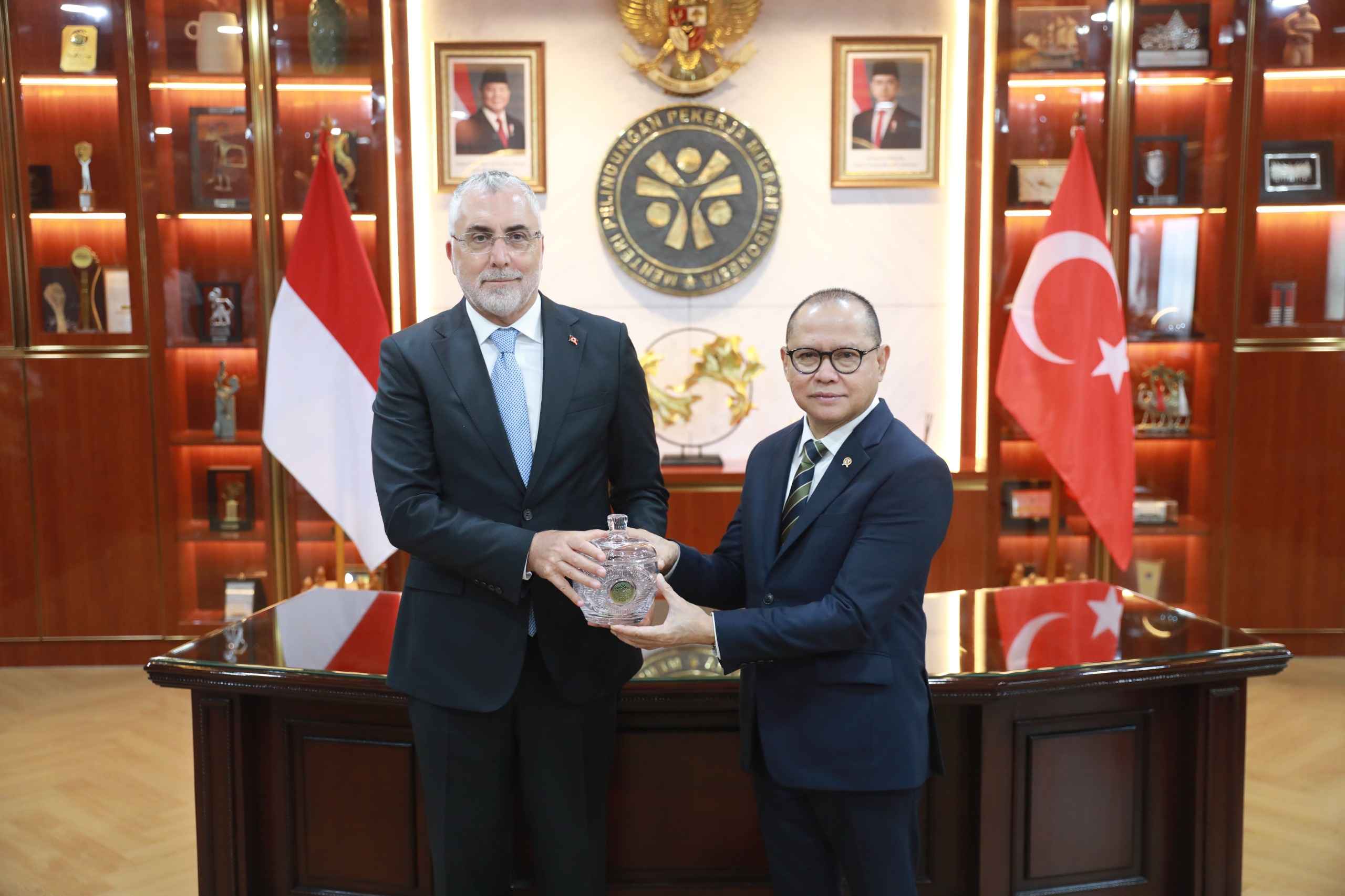 Menteri Mukhtarudin Terima Kunjungan Menteri Tenaga Kerja Turki, Bahas Kerja Sama Pelindungan Pekerja