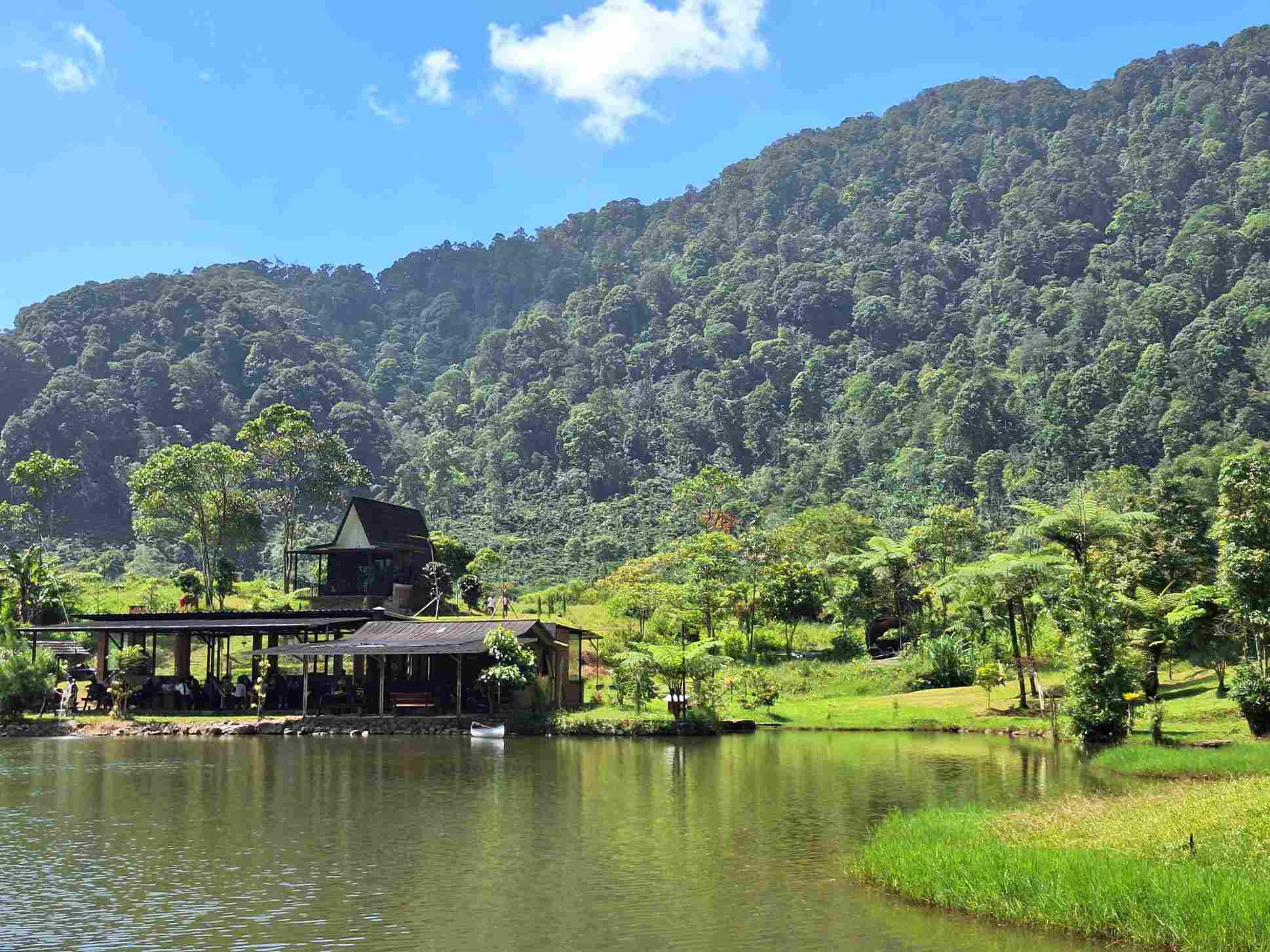 Jalur Hiking Favorit Jabodetabek: Alam Murni di Desa Cisadon