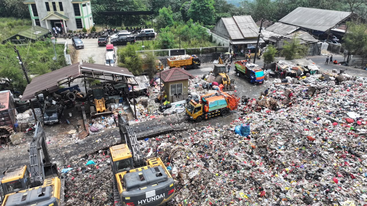 Pasca Kebakaran Operasional TPA Galuga Kembali Normal, Armada Truk Sampah Diatur