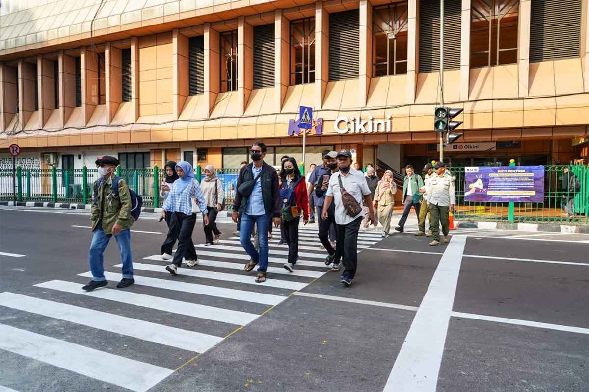 Atasi Penumpang Lompat Pagar, Stasiun Cikini Hadirkan Pelican Crossing