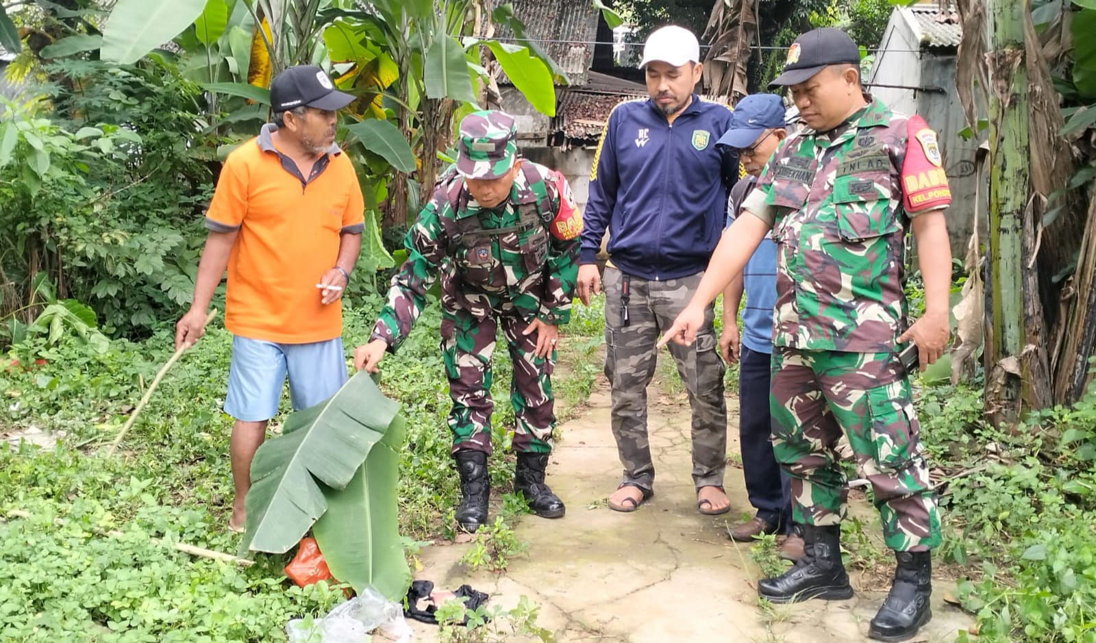 Geger, Warga Pondok Aren Temukan Jasad Bayi di Tumpukan Sampah