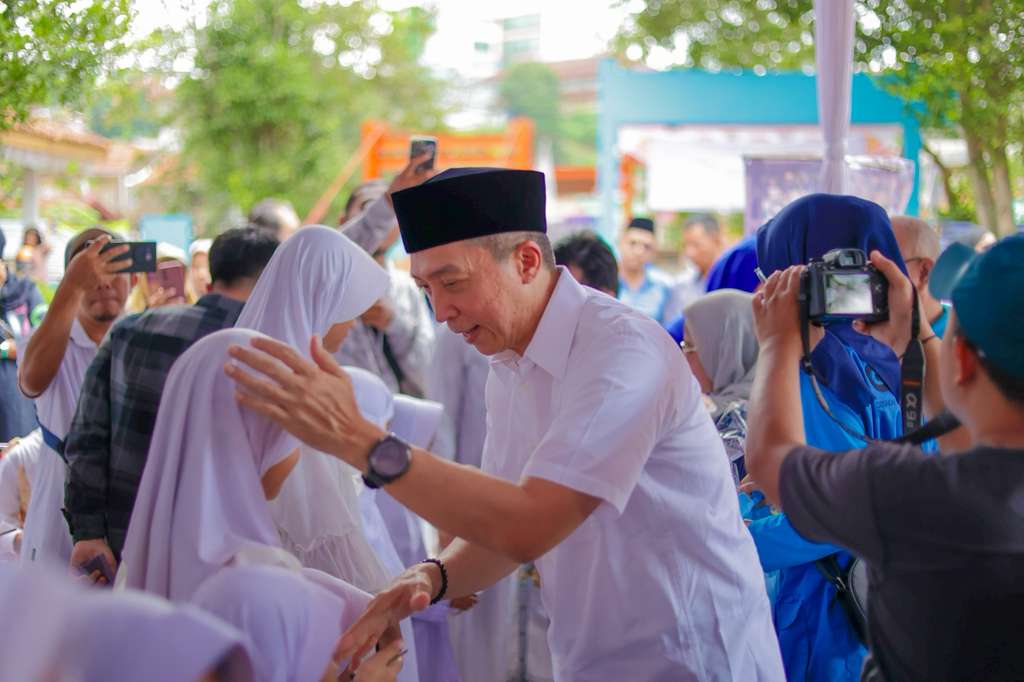 Aksi Peduli GMKB, 140 Paket Bantuan Disalurkan di SDN Sempur Kidul
