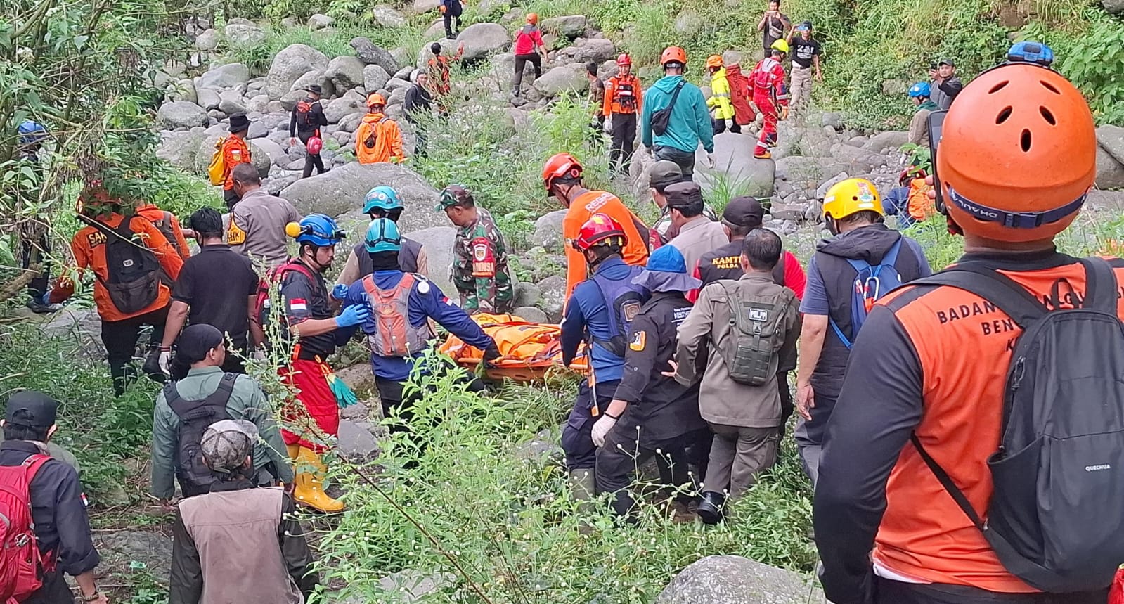 Lansia 60 Tahun yang Hilang saat Hiking Digunung Salak Ditemukan Dalam Kondisi Meninggal