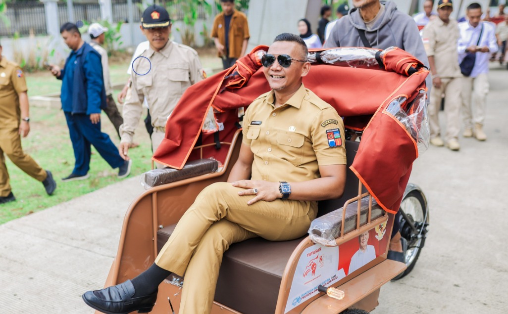 160 Becak Listrik Dibagikan di Bogor, Pengayuh Lansia Tak Lagi Perlu Kayuh Manual