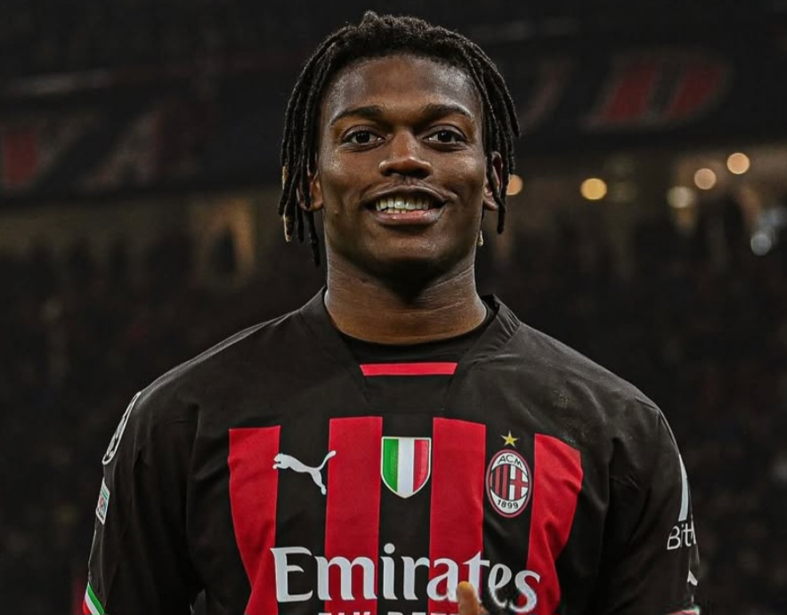 Barcelona Lirik Rafael Leao Usai Gagal Datangkan Luiz Diaz: Araujo ke AC Milan?