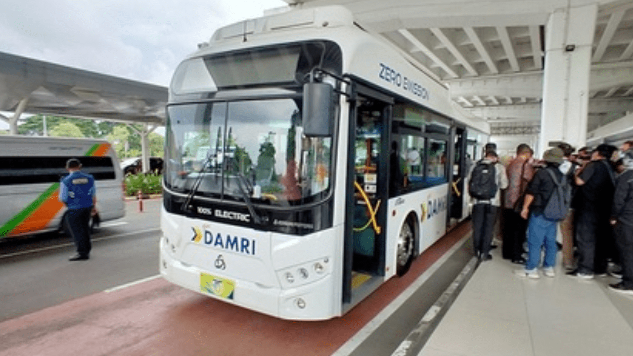 DAMRI Resmi Buka Rute Bogor-Bandara Halim Perdanakusuma Via Stasiun KCIC Mulai Hari ini, Berapa Tarifnya?