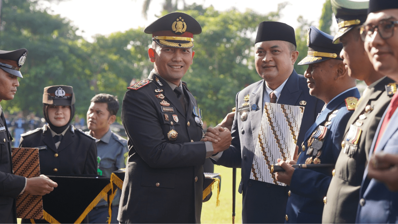 Bupati Bogor Raih Penghargaan Tokoh Pengayom Sinergitas di HUT ke-79 Bhayangkara 