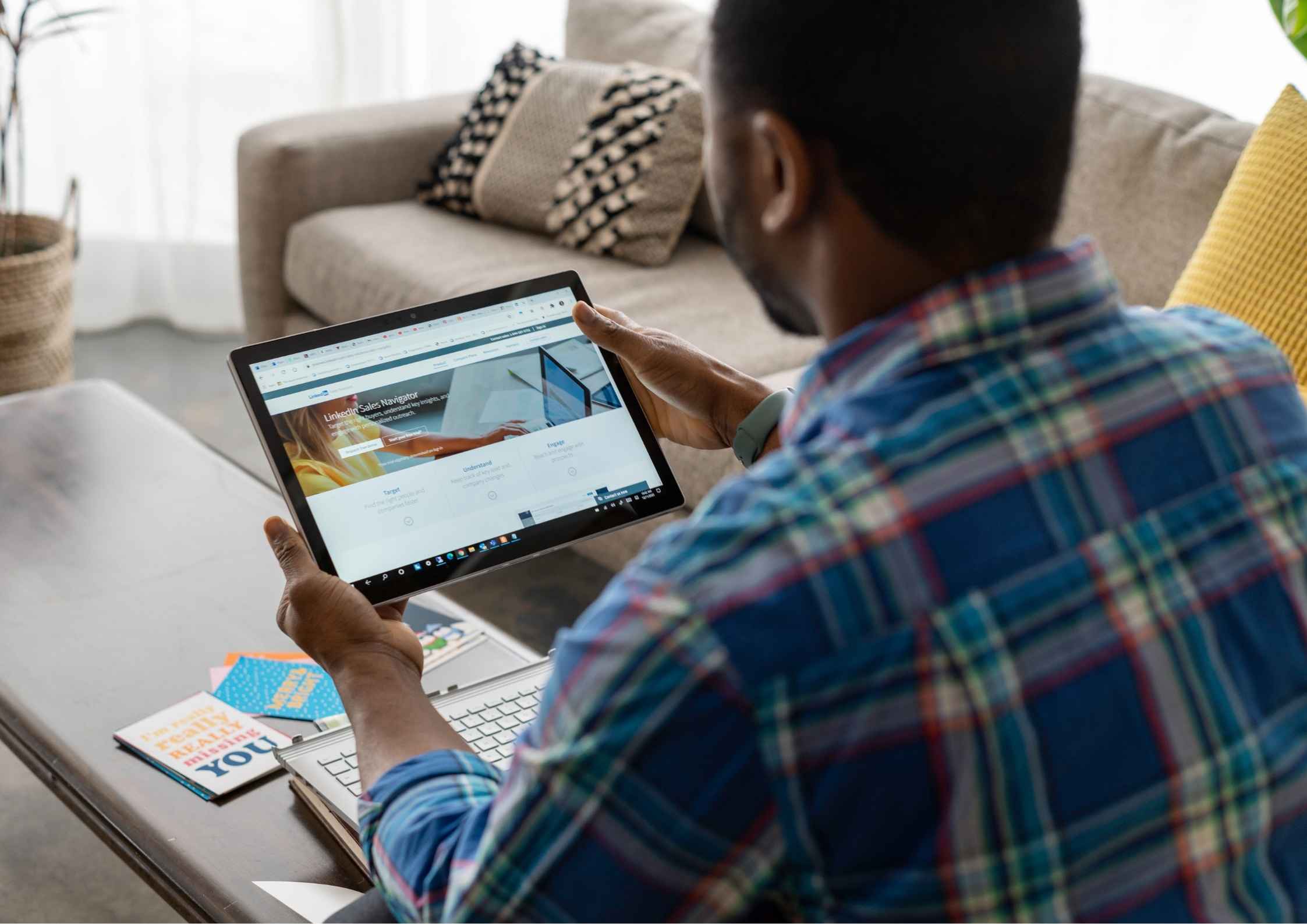 LinkedIn Profile Hacks: 3 Perubahan Kecil yang Bikin Kamu Lebih Sering Muncul di Pencarian Recruiter