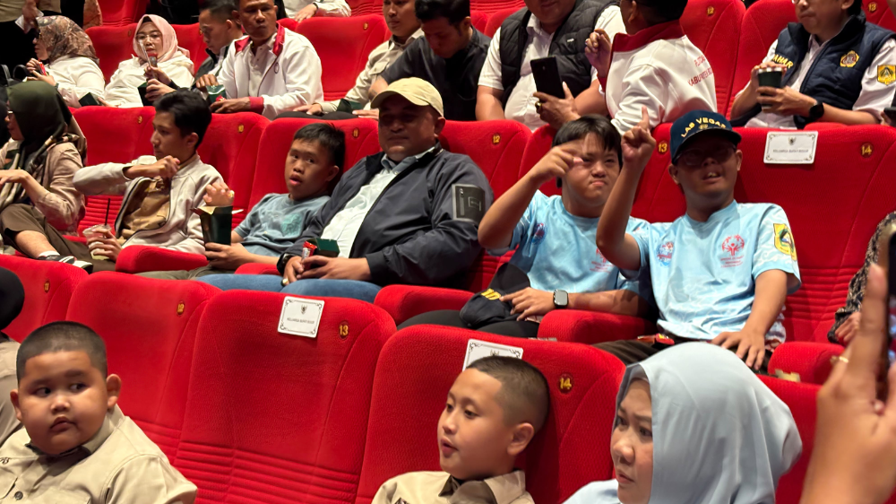 Bupati Bogor Ajak Puluhan Anak Disabilitas Nonton Film Istimewa, Dorong Kepedulian Bersama 