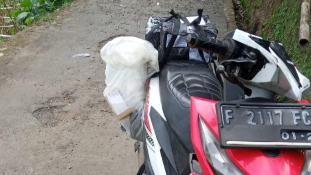 Motor Kurir di Caringin Digondol Maling saat Antar Paket, 38 Barang Raib
