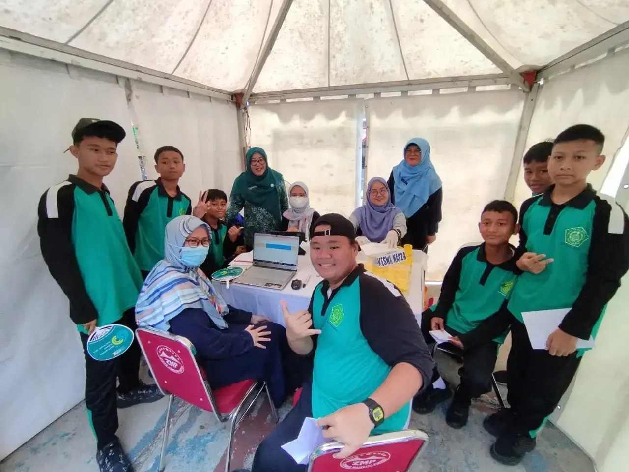 Cegah Anemia dan Narkoba, Pelajar Depok Ikuti Pemeriksaan Gratis