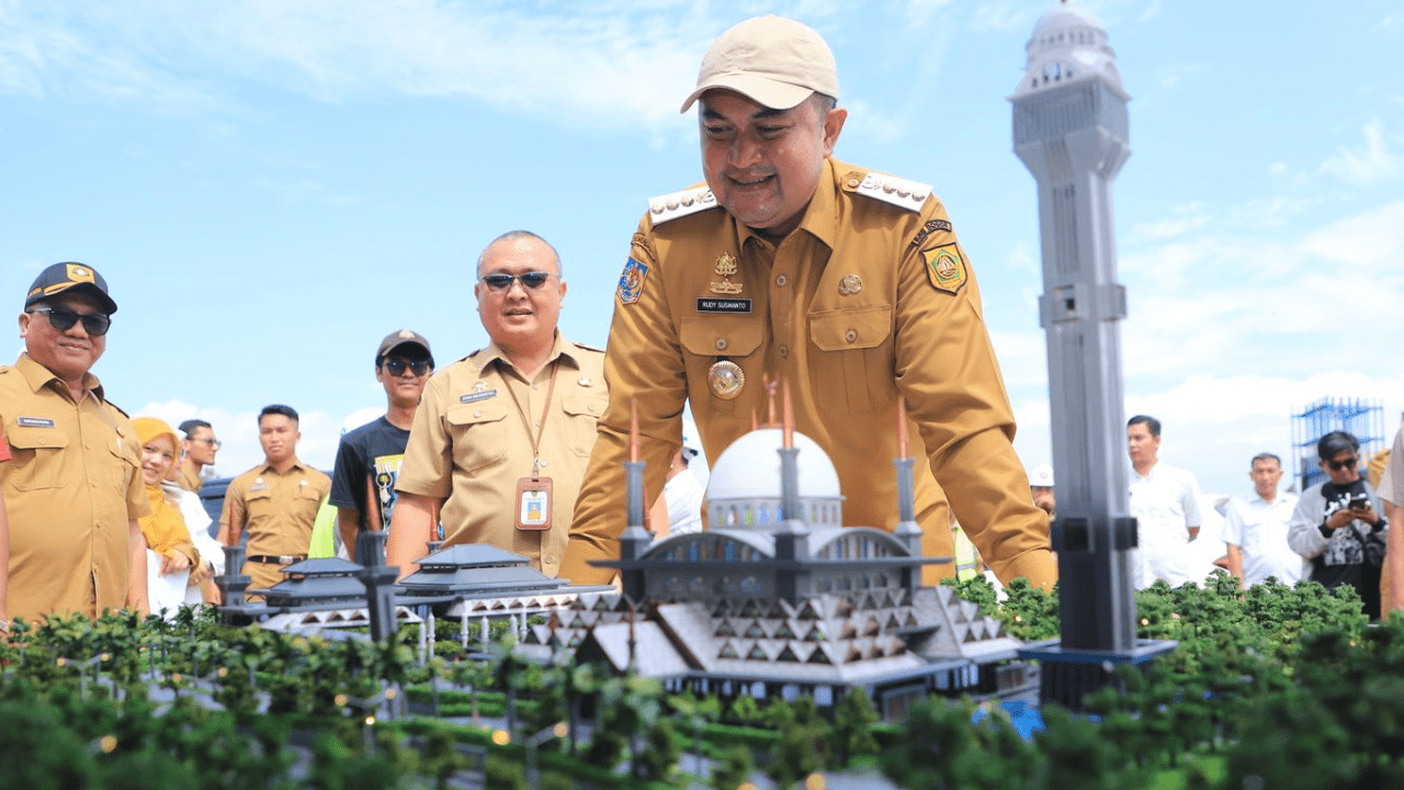 Bupati Bogor Tinjau Langsung Pembangunan Masjid Raya yang Akan Difungsikan Menjadi Pusat Layanan Haji