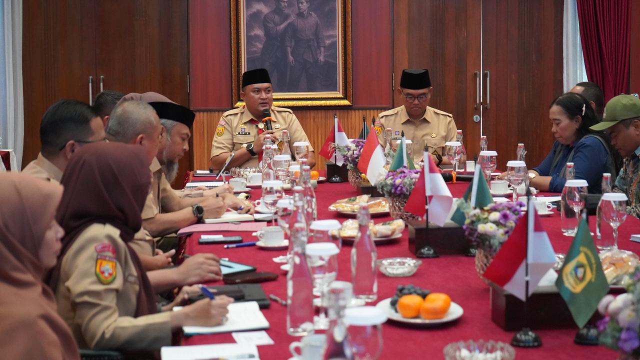 Bupati Bogor Dorong Kolaborasi Konservasi dengan Taman Safari Indonesia