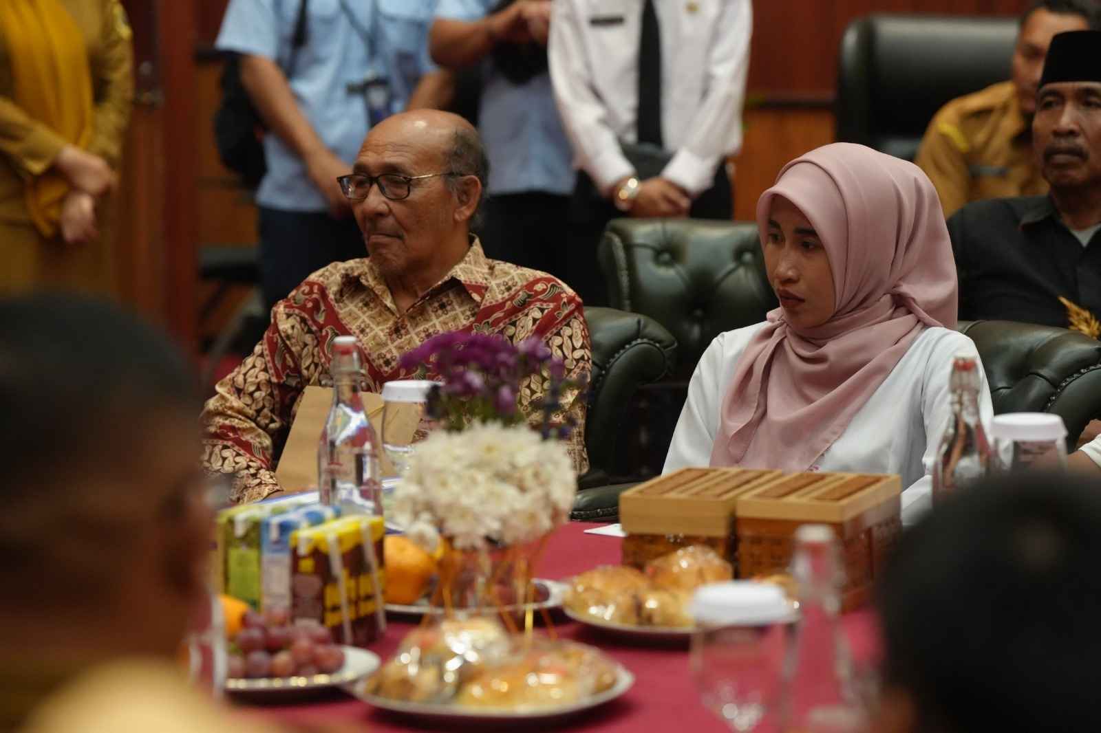 Dedikasi Dua Tokoh Inspiratif Mendapat Penghargaan dari Bupati Bogor