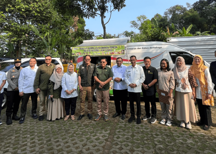 Wakil Bupati Bogor dan Kepala Bapanas Pastikan Dapur SPPG di Megamendung Aman dan Bebas dari Zat Berbahaya 