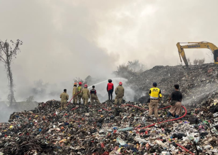 Kebakaran TPA Galuga, 25 Jam Petugas Berjibaku Padamkan Api