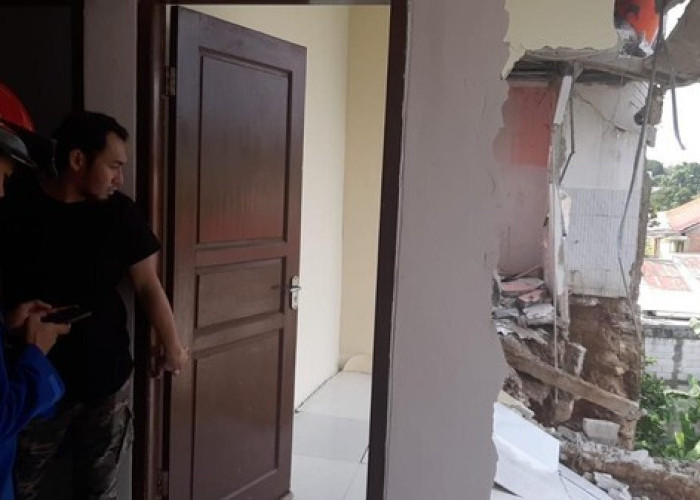 Longsor di Sukmajaya Depok, Dua Rumah Rusak Akibat Hujan Deras