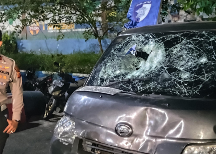 Mobil Pikap Diamuk Massa Usai Diduga Tabrak Lari Pemotor di Sentul, Spoir Ngaku Takut dan Panik