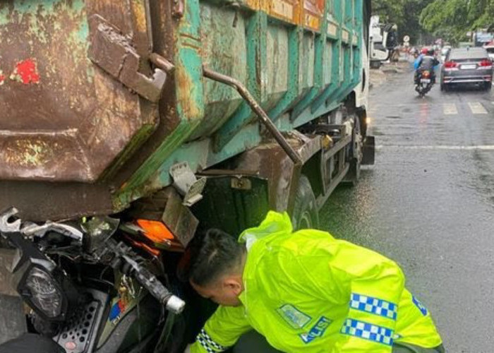 Dua Pemotor Tabrak Truk Berhenti di Bogor Selatan, Satu Luka Berat