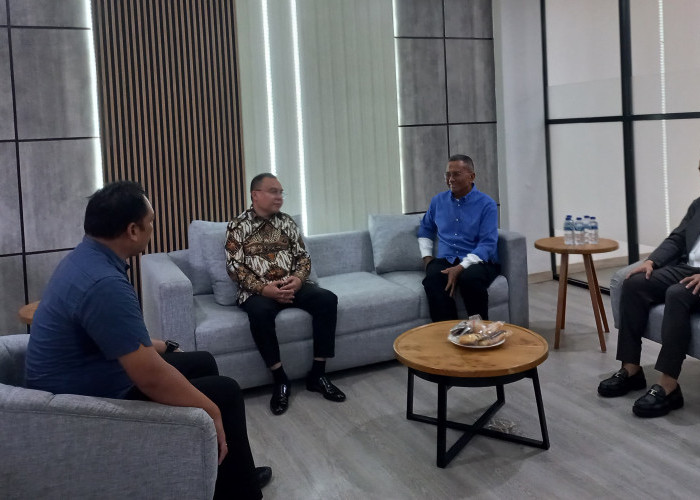 Dasco dan Raffi Ahmad Kunjungi Kantor Disway, Dahlan Iskan Sambut Hangat
