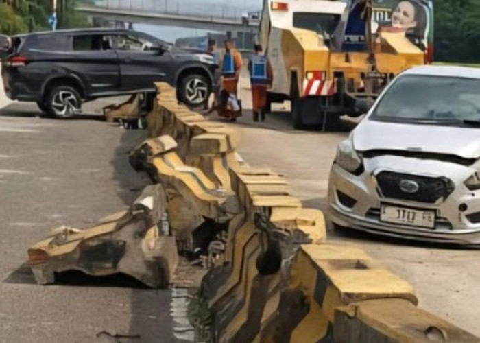Kecelakaan Rush Tabrak Datsun GO di Chevron Tol Jagorawi, Satu Tersangkut di Beton