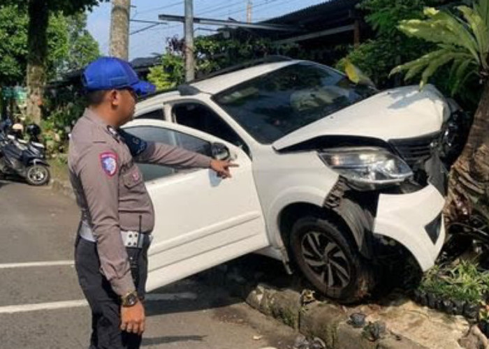 Kecelakaan Tunggal Mobil di Jalan Dadali Bogor, Pengemudi Diduga Mengalami Microsleep