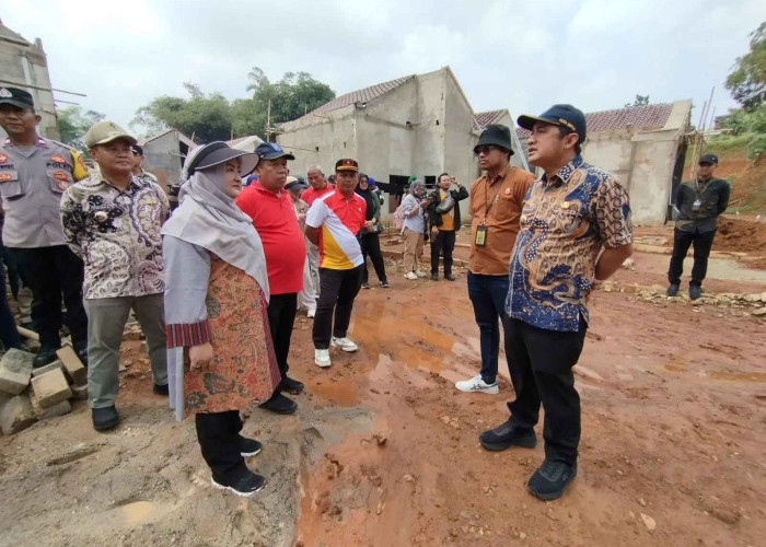 Tanpa Izin dan Melanggar SUTET, Perumahan di Pancoran Mas Disegel