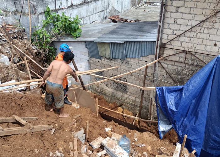 Seorang Pekerja Bangunan Proyek Pembangunan SDN Gang Aut Meninggal Dunia Akibat Tertimbun Longsor 