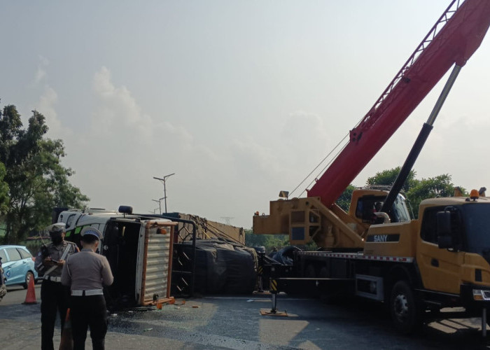 Ini Dia Penyebab Macet di Balaraja Timur, Ternyata Ada Truk Terguling