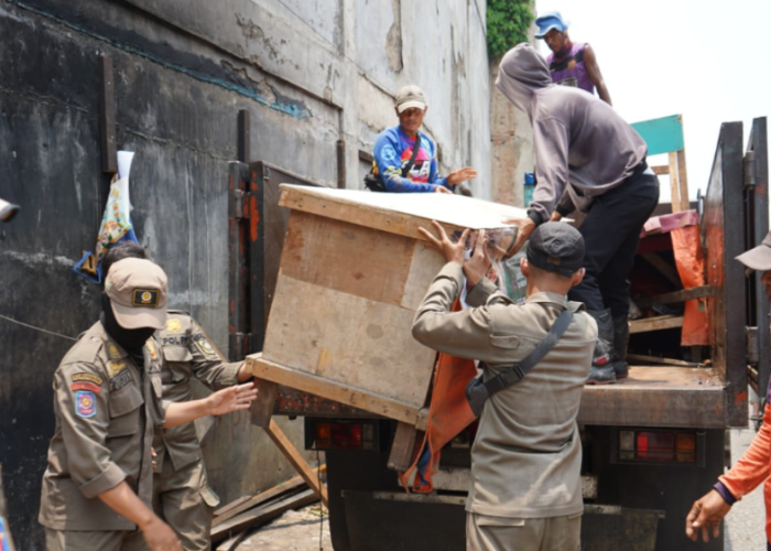 Satpol PP Bongkar 32 Bangunan Tanpa Izin di Pasar Parung, Pedagang Bakal Direlokasi
