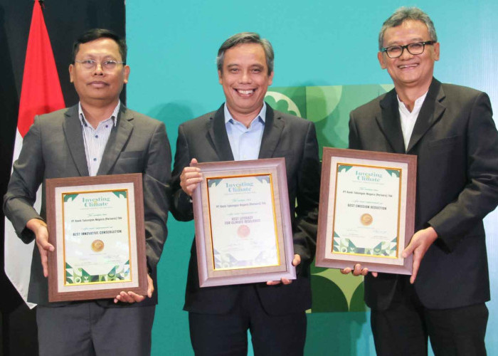Dirut BTN Raih Penghargaan Inspirational Figure in Environmental and Social Sustainability