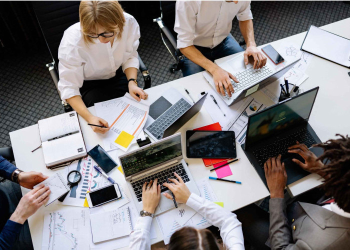 The Art of Doing Less: Cara Mencapai Hasil Maksimal dengan Berhenti Sok Sibuk