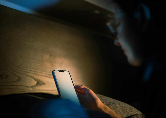 No Screen 1 Hour Before Bed: Rahasia Tidur Nyenyak dan Bangun Lebih Segar