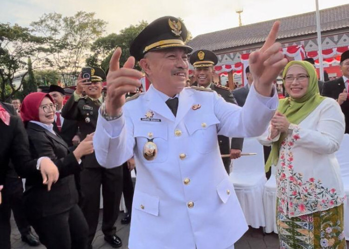 Parade Senja di Bekasi: Upacara Khidmat hingga Joget Kebersamaan Iringi Penurunan Bendera