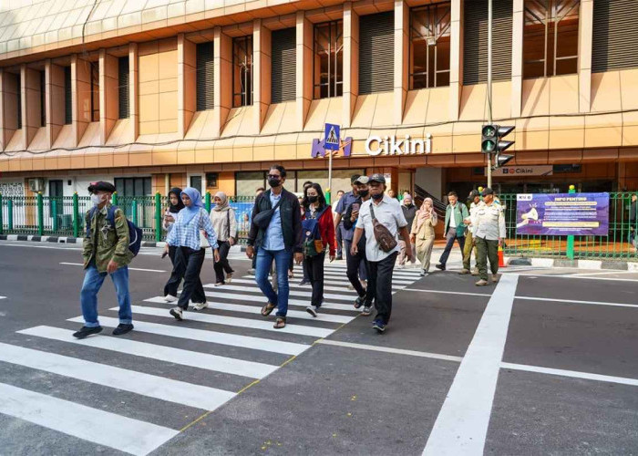 Atasi Penumpang Lompat Pagar, Stasiun Cikini Hadirkan Pelican Crossing